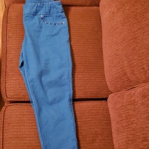 RUBY RD 💙 Blue Capris Size 10 Petite Flat Front Pants